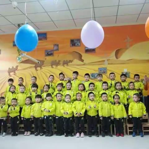 成长的小豆豆们祝老师节日快乐！