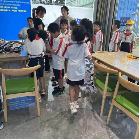 建安小学，四（3）班孩子们走进长富“国民营养社区”公益体验馆