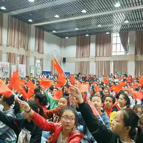 国庆阅兵扬国威，民族团结心连心