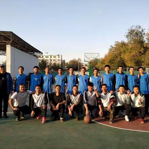 静是学习好儿郎，动是赛场真好汉 ——记石河子第二十中学上演师生篮球精彩赛事