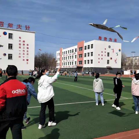 “春风里，是清欢 ”  记石河子第二十中学“缅怀革命先烈，争当雷锋少年”主题教育系列活动