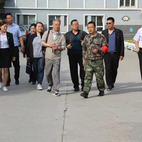 攀条折其荣，将以遗所思