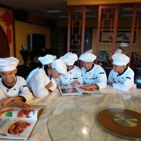 走进优秀企业 亲近职业岗位