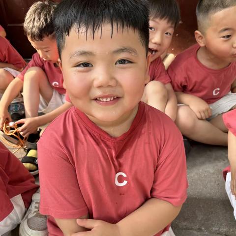 山西师范大学幼儿园中四班课程故事——《你好，夏天》