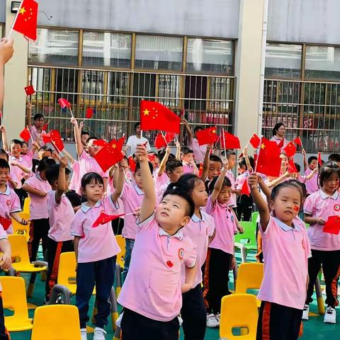 【童心贺华诞，传承爱国情】——华夏爱英幼儿园国庆活动