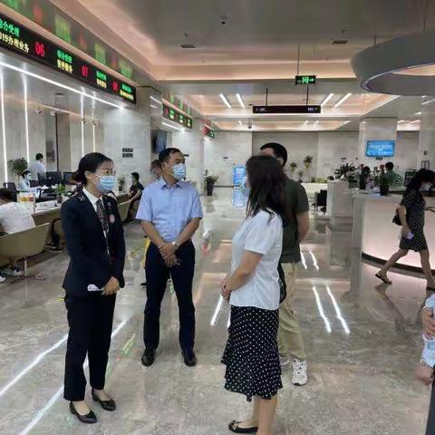 中心计划财务处处长朱彤一行赴雁塔区管理部调研指导公积金业务进驻大厅有关事宜