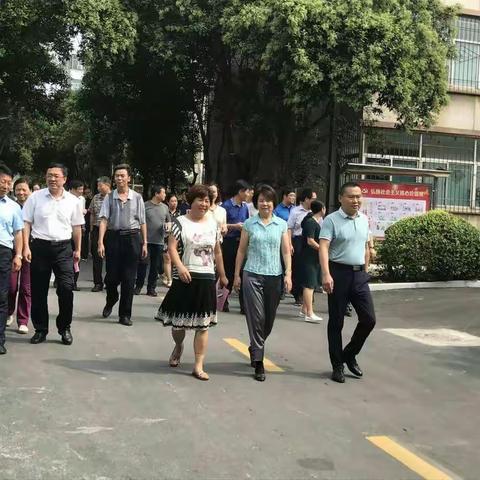 桥东区委副书记申志宝，区委常委、宣传部长梁夏戈一行到团结街道观摩创城工作