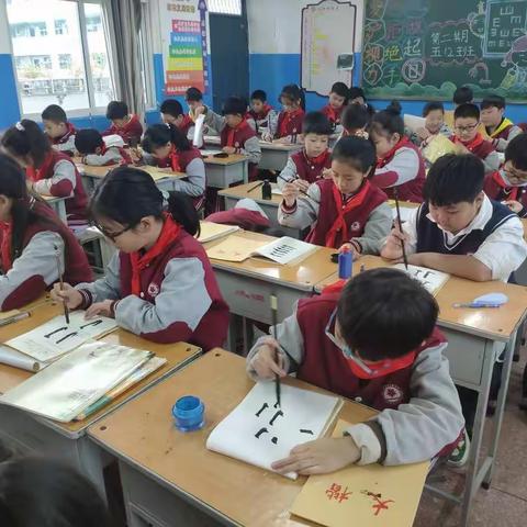 汝阳县实验小学五(12）班火花文学社社团活动纪实