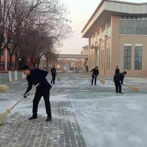 志愿服务齐动员，扫雪除冰保平安