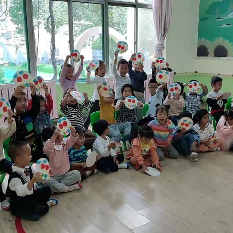 城二红果果幼儿园果果1班国庆节活动