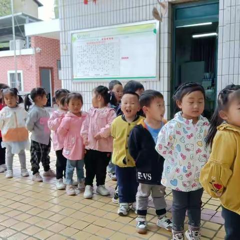 我运动我快乐——回龙坝幼儿园户外活动