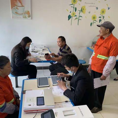 工行南屏支行营业室继续抵达云南锦鹏瑞物业管理有限公司开展代发工资业务、线上线下服务及手机号支付推广
