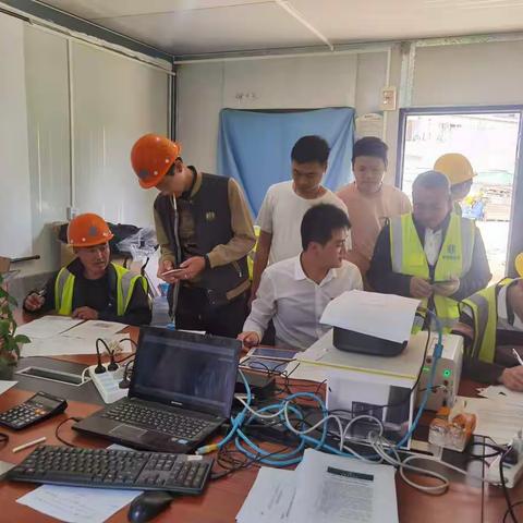 南屏支行营业室到某建筑工地开展代发工资业务