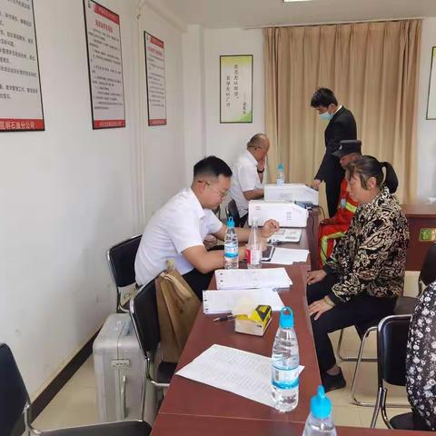 工行南屏支行营业室抵达云南锦鹏瑞物业管理有限公司开展代发工资、线上线下服务及手机号码支付推广业务