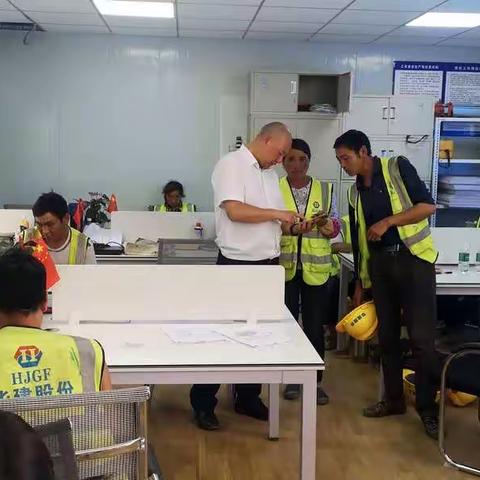 工行南屏支行营业室到某建筑工地继续办理代发工资业务