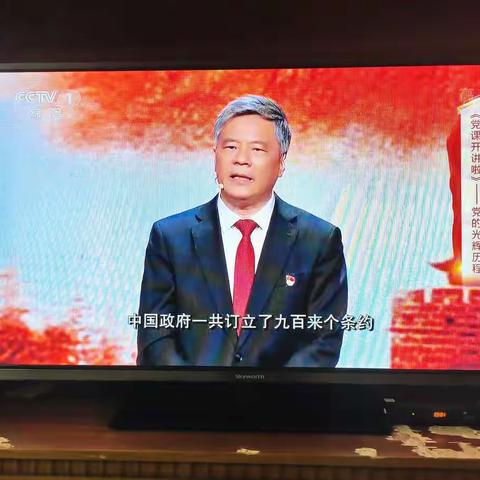 大致坡中心卫生院党支部收看《党课开讲啦》之《党的光辉历程》