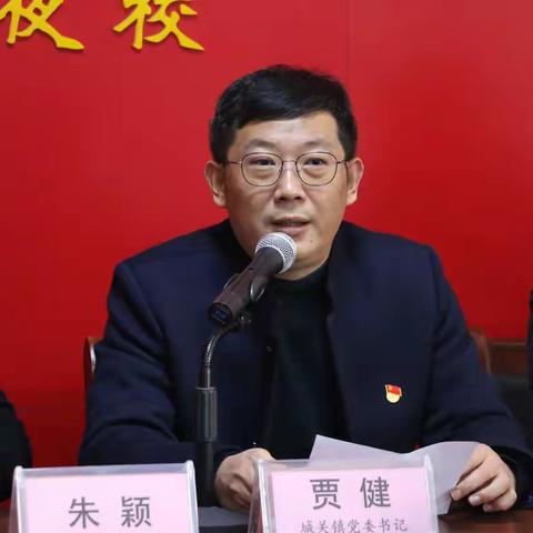 汤阴县城关镇：赠书传情忆初心，重温党史担使命