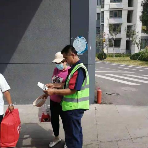 山凹居开展垃圾分类宣传活动