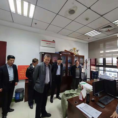 市生态环境局领导班子春节后上班第一天给各处室干部职工拜年