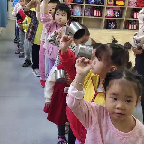 大郭附属幼儿园中班一日生活