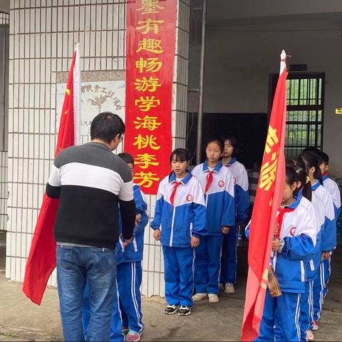 继承革命传统，弘扬民族精神---青源小学师生联合石坳乡关工委开展清明祭扫主题活动