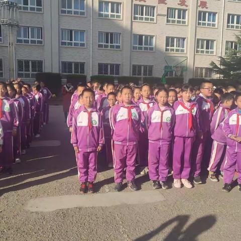 金果飘香  梦想飞扬——阿阳小学六年七班师生参观静宁第六届苹果展研学实践活动