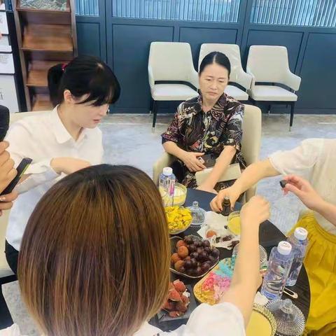 玉环清港支行邀约高端客户开展“香薰蜡烛”DIY手工活动