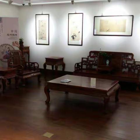 今天去龙华新开的朵云轩。看了一个展览。喝了杯咖啡感觉不错。