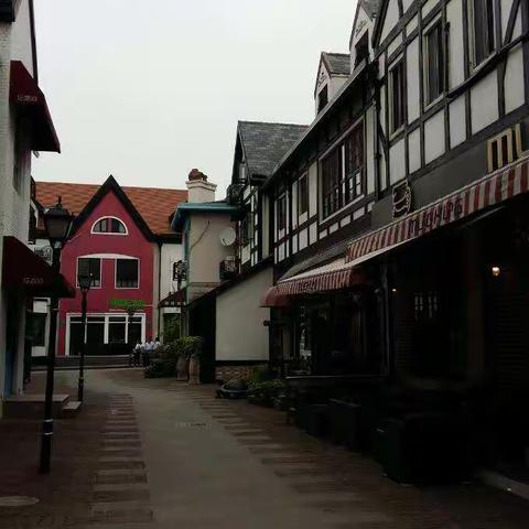 今天去了泰唔士小镇，13号线换11号再换9号一个半小时。