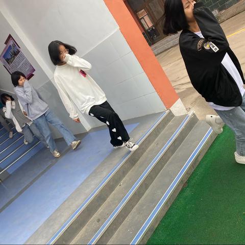 “逃生演练鸣警钟，安全防线不放松”——吴官营中心小学