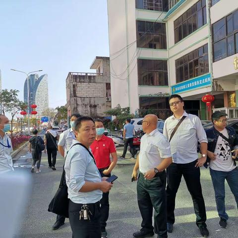 天涯区科技工业信息化局2月22日在友谊路口召开关于有轨电车安全出行隐患整治联合执法现场协调会。