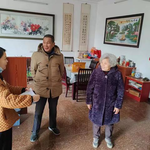 莲港村垃圾分类入户宣传