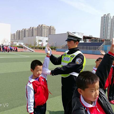 东凯小学聘请法制副校长