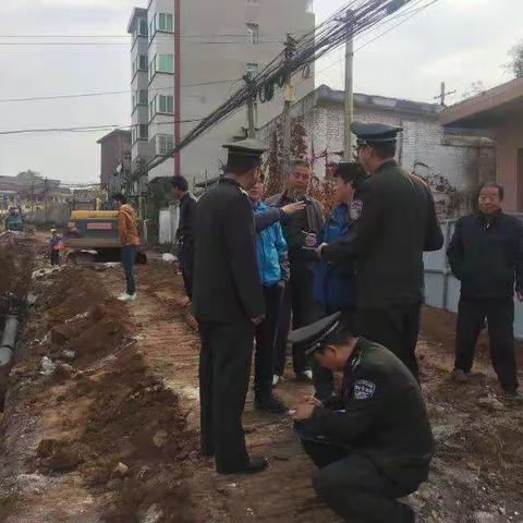 【蓝田县城管执法大队】严格落实“禁土令”要求、扎实开展冬季建设工地扬尘污染检查