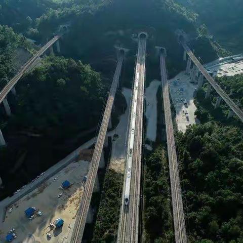 铁路投资“再添新”，量价齐升“两生花”