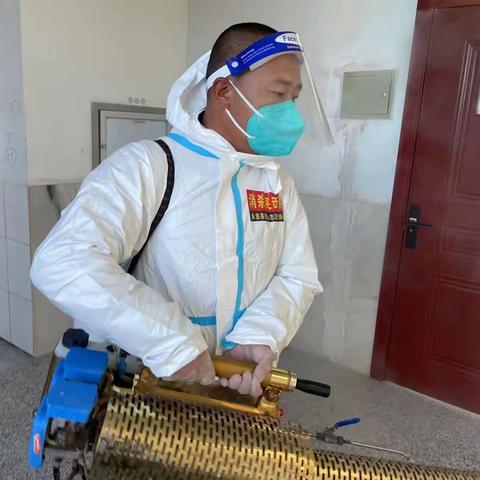 2022-11-04全面贯彻二十大精神情暖校园      助力消杀