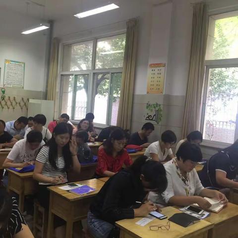 学校在前，家长在后