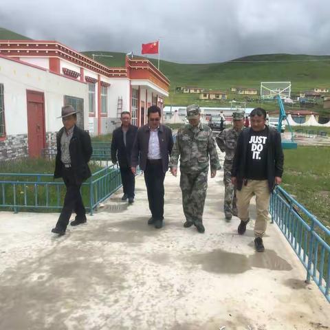甘孜军分区政治委员、州委常委陈爱皖一行工作组莅临我乡检查指导脱贫攻坚工作。