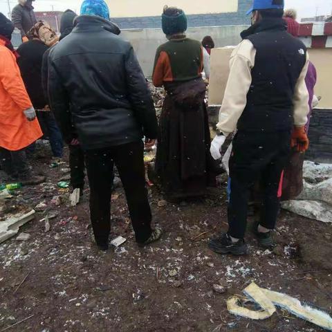 清扫清洁坚持做，亮丽环境为你我