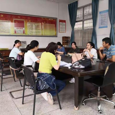 童心向党，不忘党恩--记湛江市第二十二小学学生英语手抄报评比活动