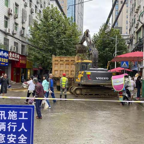 镇安县水利局加大清淤力度 应对新一轮强降雨