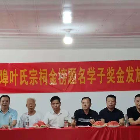 今日题名上金榜 明朝征途更辉煌