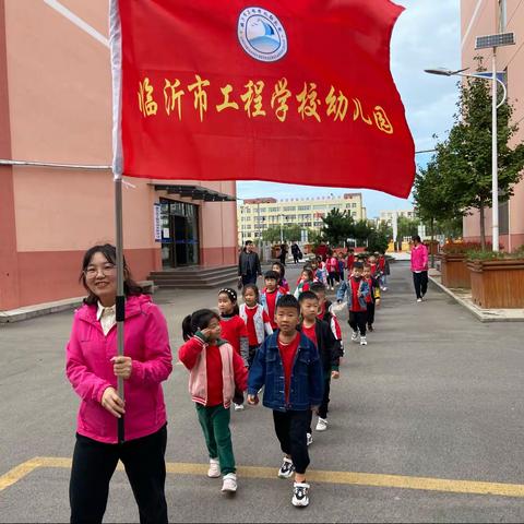 “九九重阳节，浓浓敬老情”——临沂市工程学校幼儿园走进费城街道老年公寓