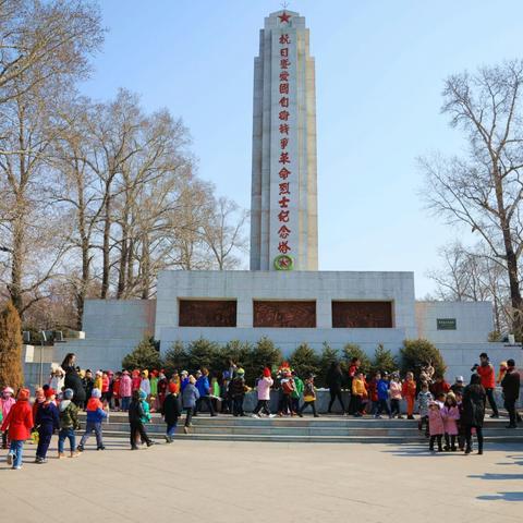 传承红色基因，缅怀英雄业绩。 一一美乐蒂幼儿园2018年清明节祭祀活动