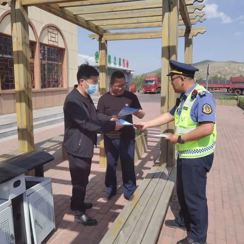 一支队八大队开展“守护公路安全 争当服务先锋”主题路政宣传月活动