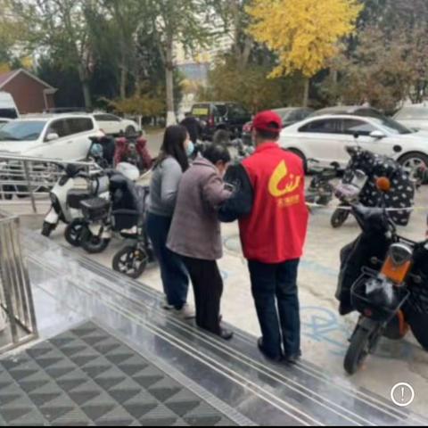 东城支行开展“学雷锋”活动