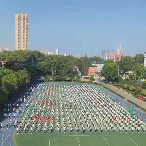 戎装少年展风采 飒爽英姿启新篇