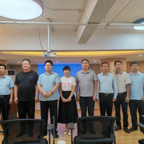 新城街道开元社区联合河南广播电视台、婚育网、东方神韵、开展了“重阳节送温暖、幸福生共缔造”活动