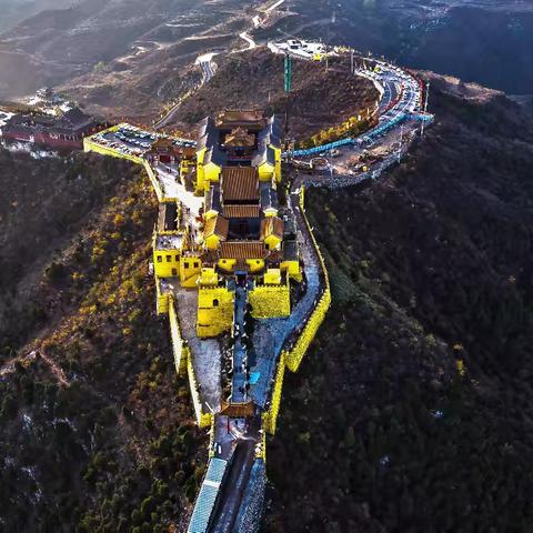 【临汾秘境探寻：魏村古镇的双峰奇景——天寿山】