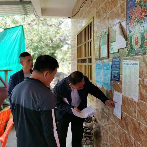 镇政府镇长王勋树利用周末时间到乐利村委会走访贫困户